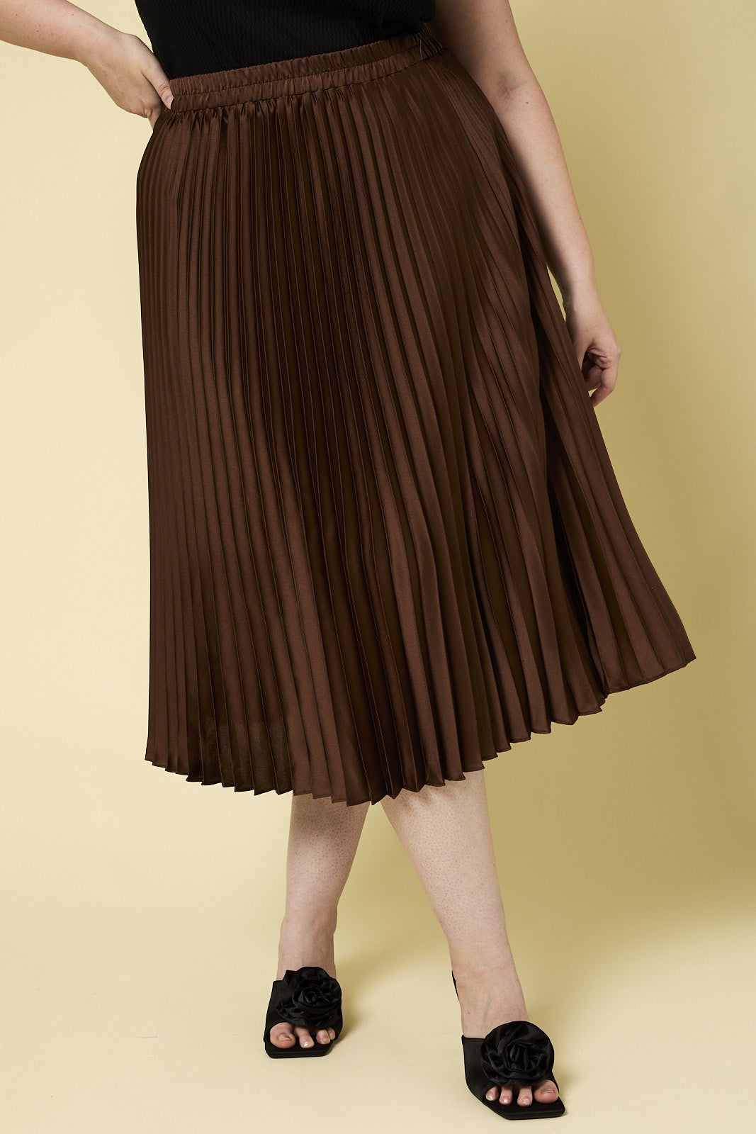 Elastic Waist Pleated Midi Skirt (Plus Size - Chocolate)