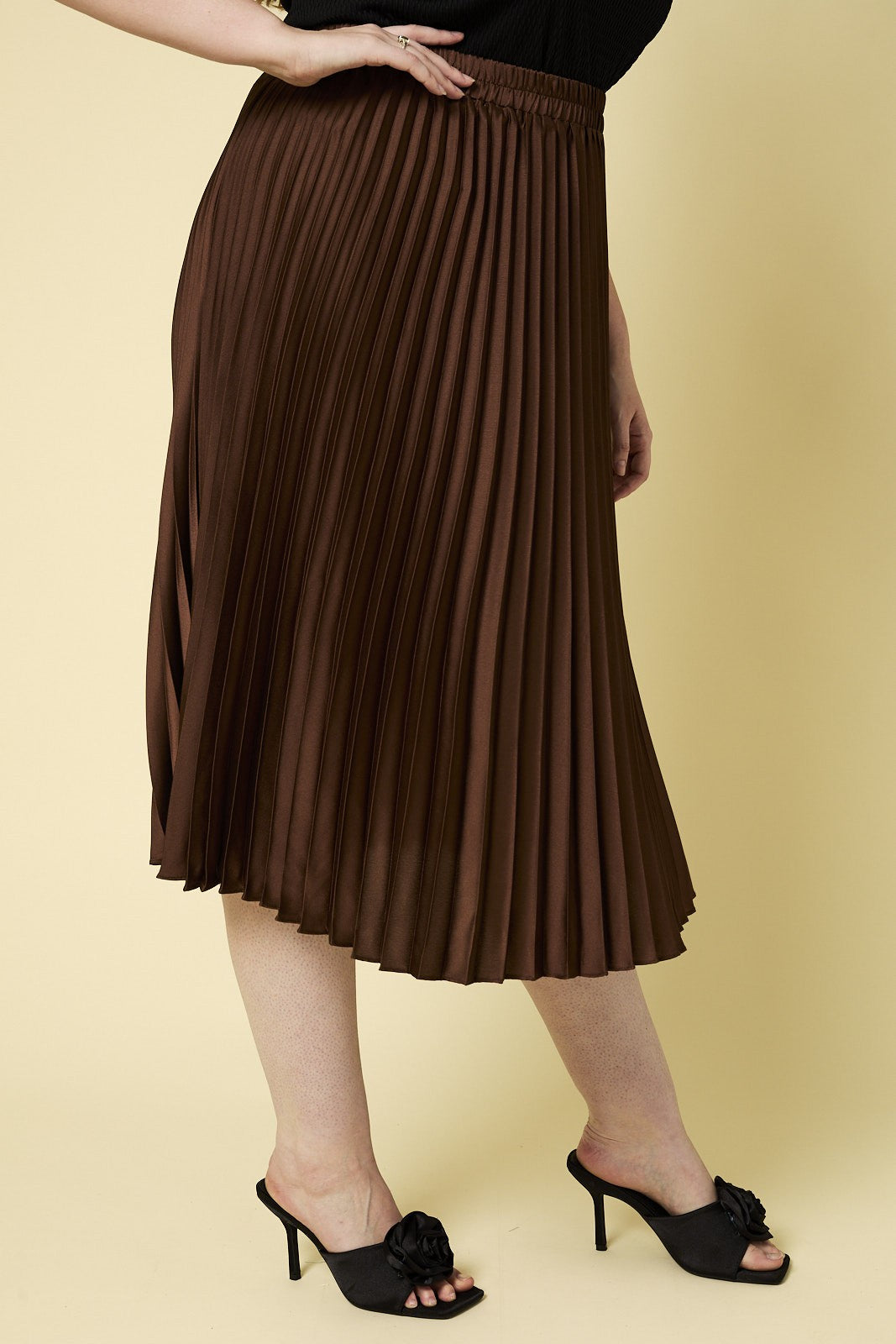 Elastic Waist Pleated Midi Skirt (Plus Size - Chocolate)