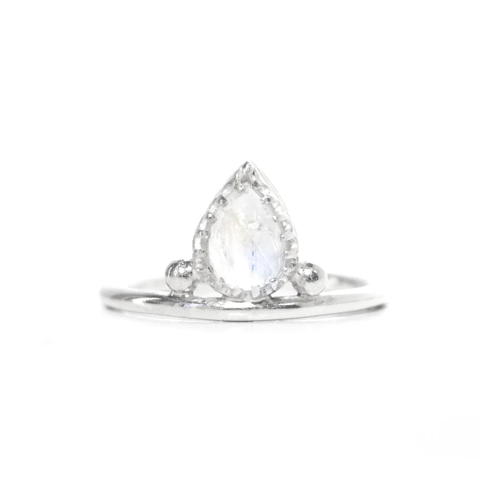 PERA | STERLING SILVER MOONSTONE RING