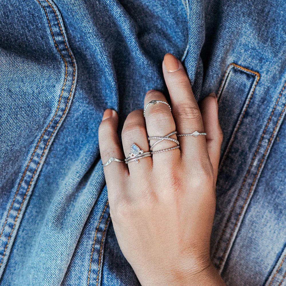 PERA | STERLING SILVER MOONSTONE RING